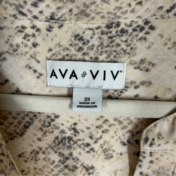 Ava & Viv Snakeskin Animal Print Cream Mobwife Long Sleeve Blouse 2X - Picture 5 of 6